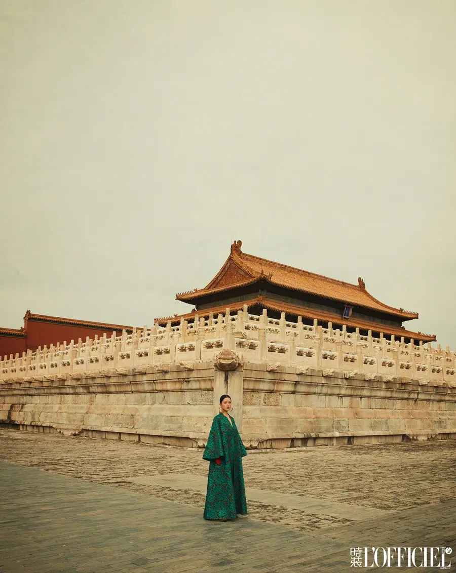 Du juan @ L&rsquo;OFFICIEL China October 2025