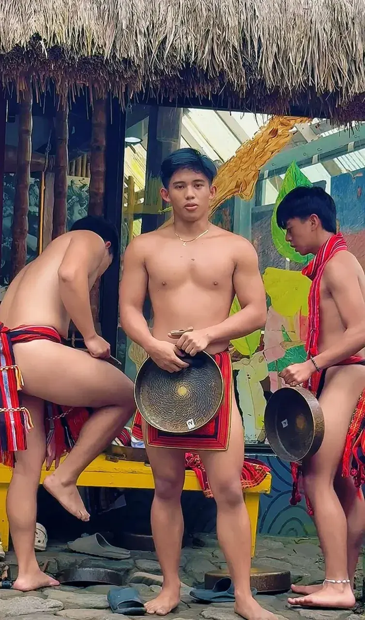หนุ่ม..อิฟูเกา