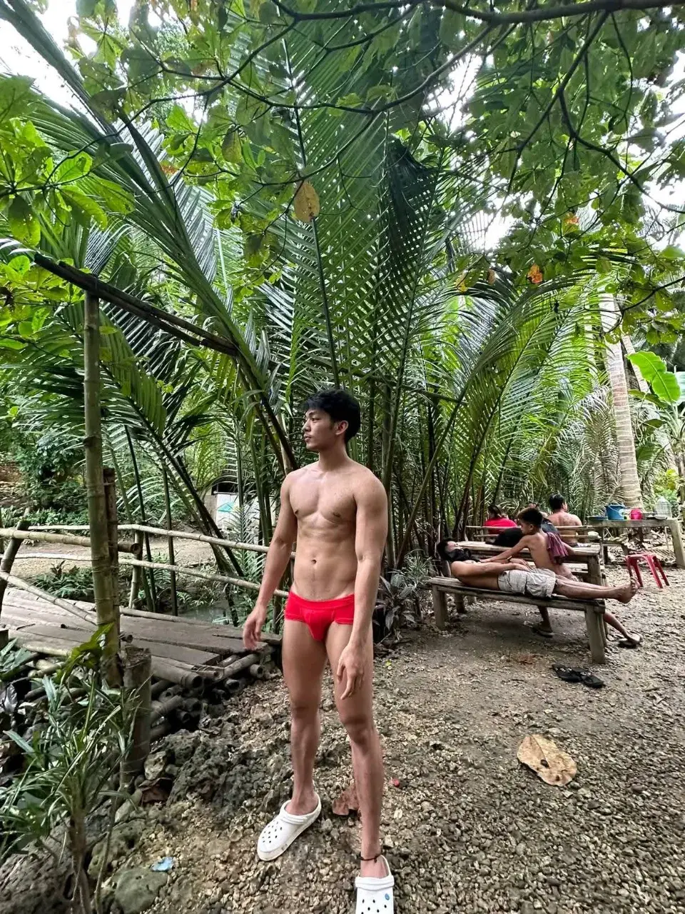 หนุ่มกกน.แดง
