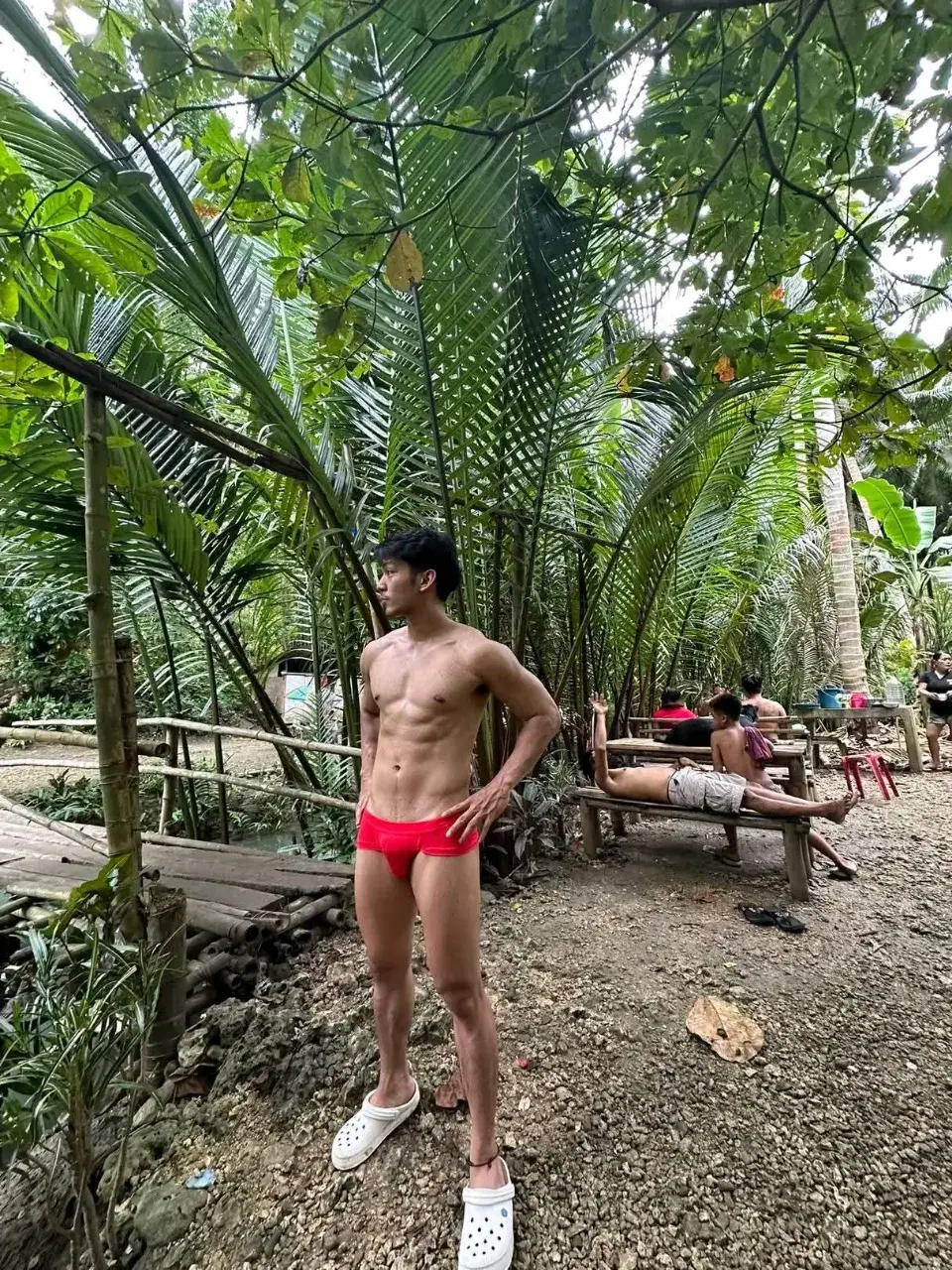 หนุ่มกกน.แดง