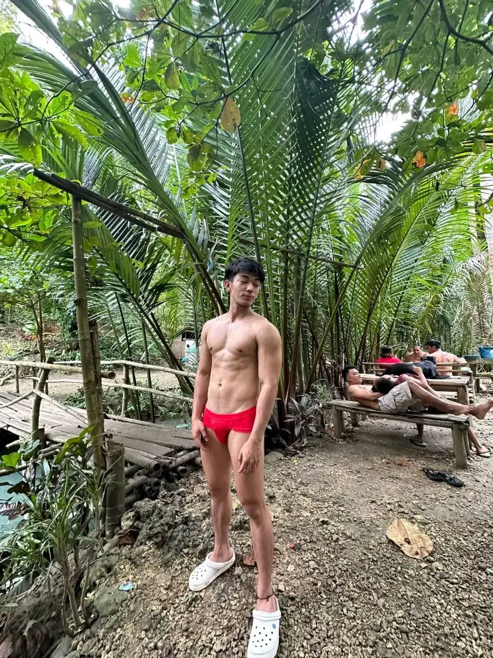 หนุ่มกกน.แดง