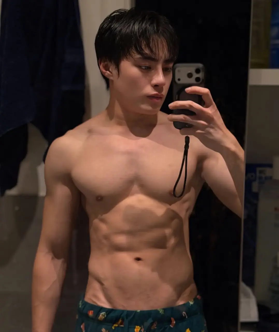 รูปหล่อเร้าอารมณ์ . 13