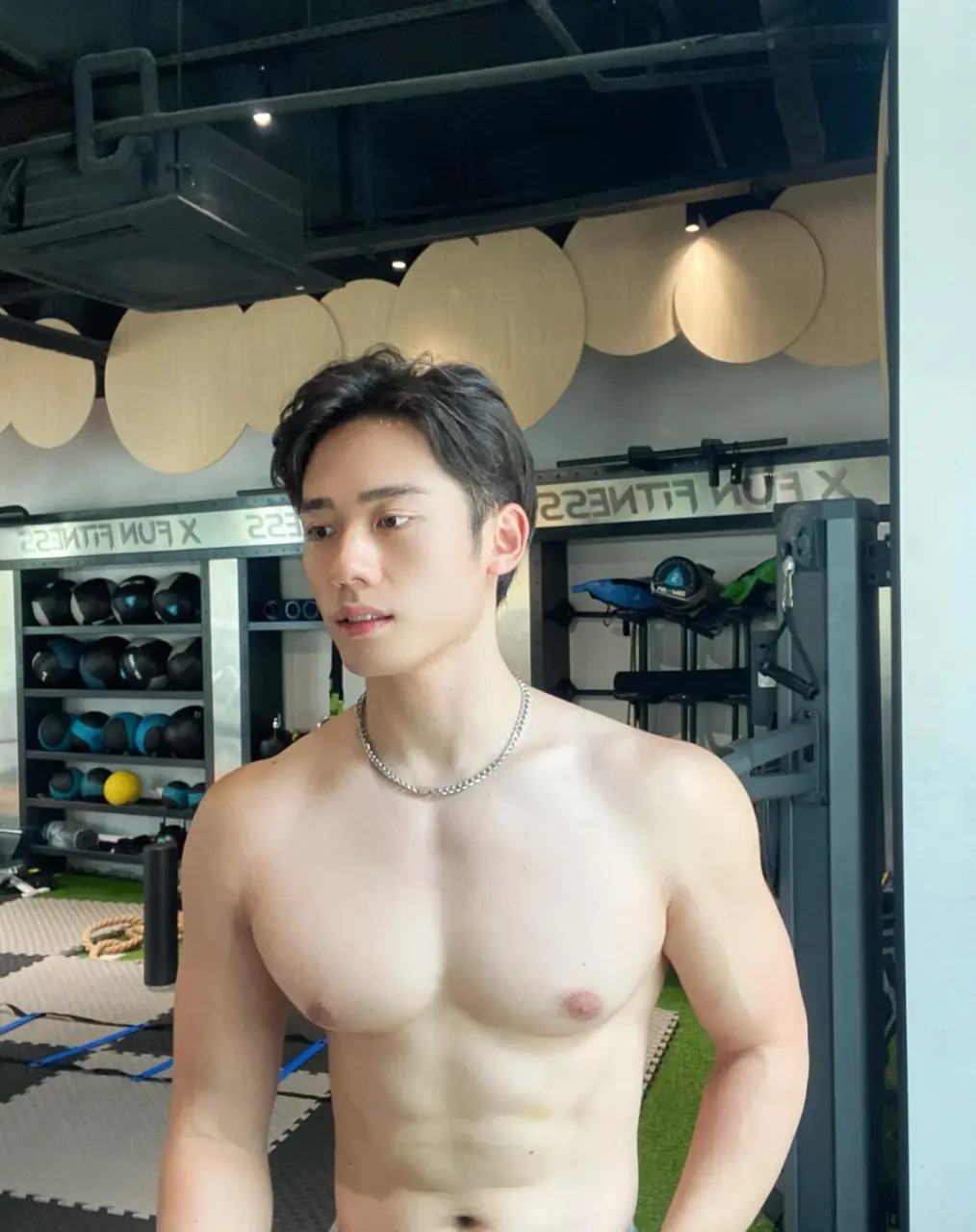 ถอดโชว์เรือนร่าง 2960
