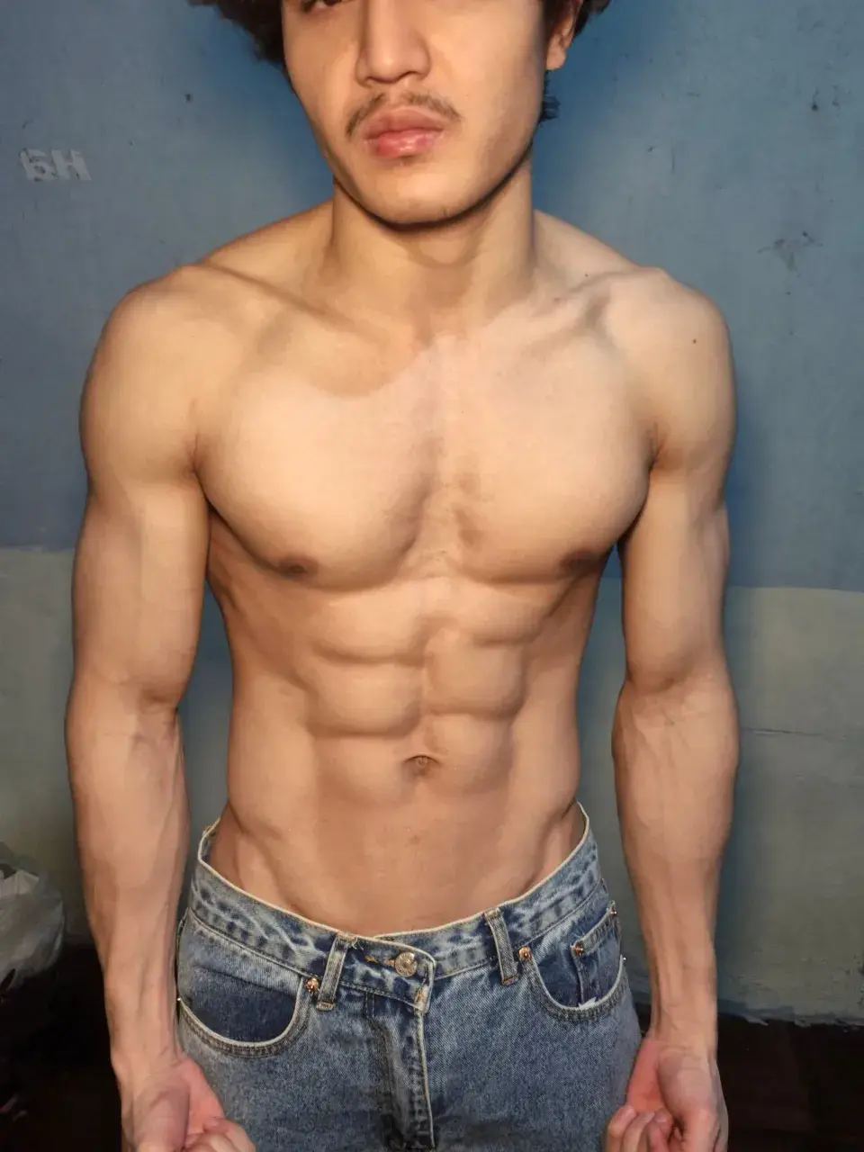 หนุ่มพม่า Saw Eh
