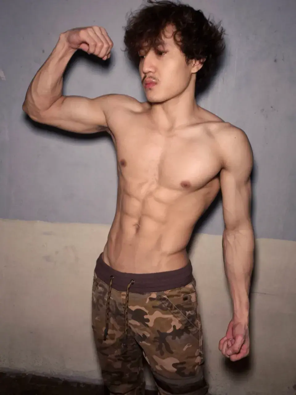 หนุ่มพม่า Saw Eh
