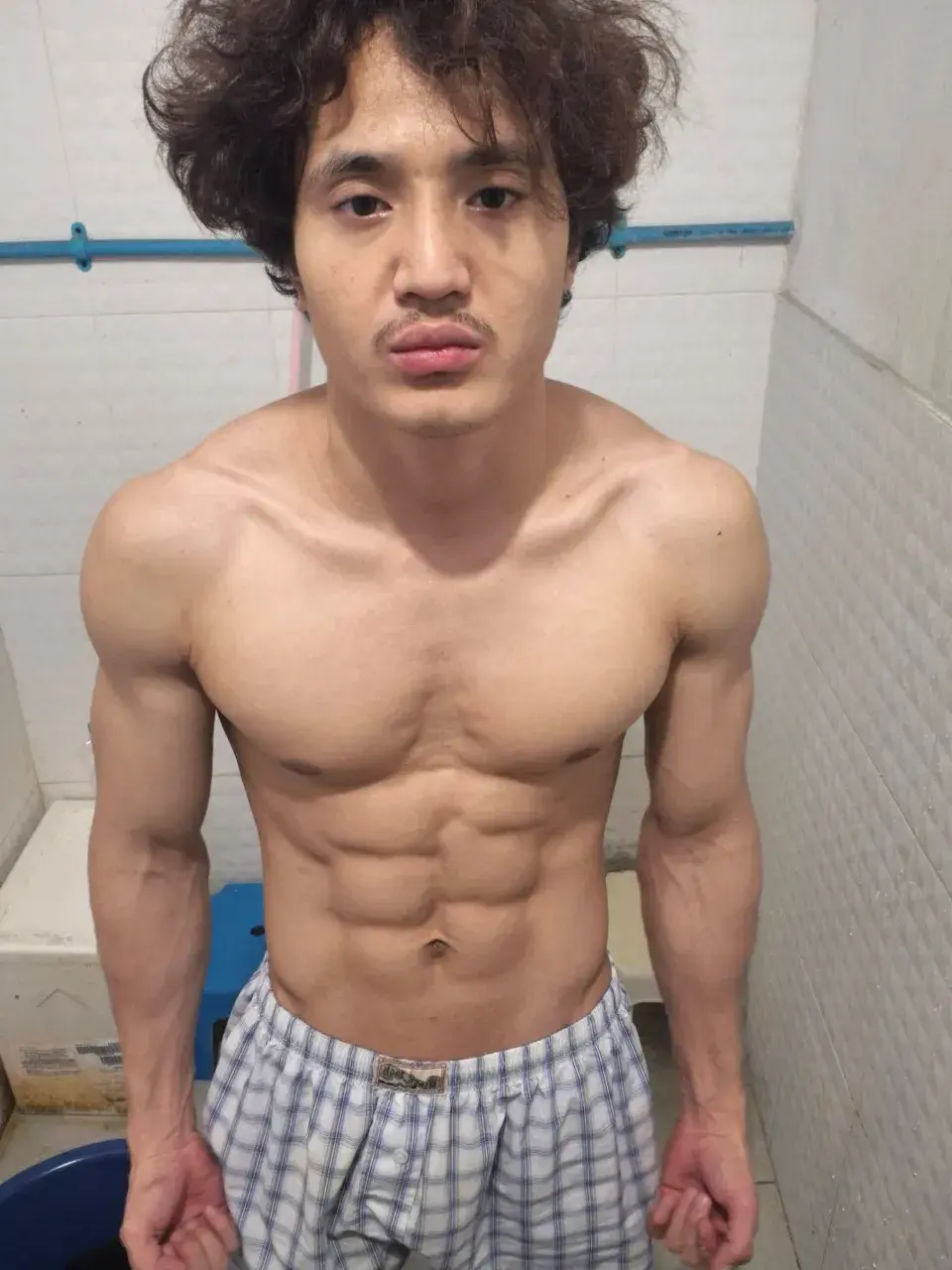 หนุ่มพม่า Saw Eh