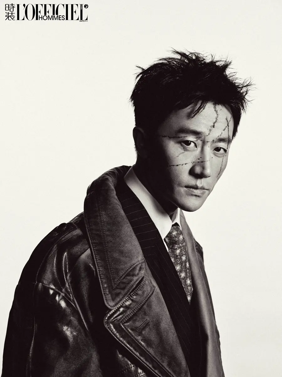 Huang Xuan @ L&rsquo;OFFICIEL HOMMES China November 2025
