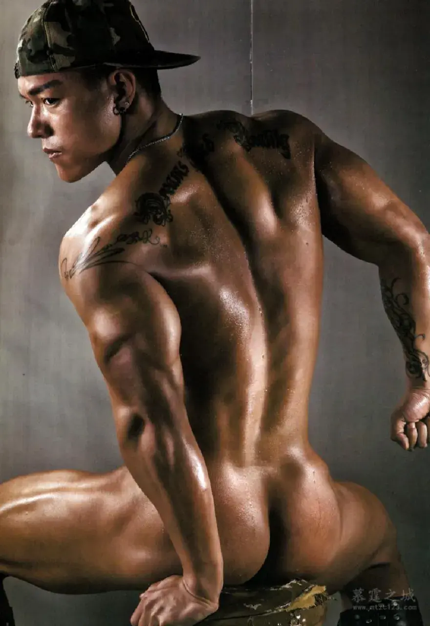 XIE ZIQIU : LANGUAGE OF MEN'S BODY