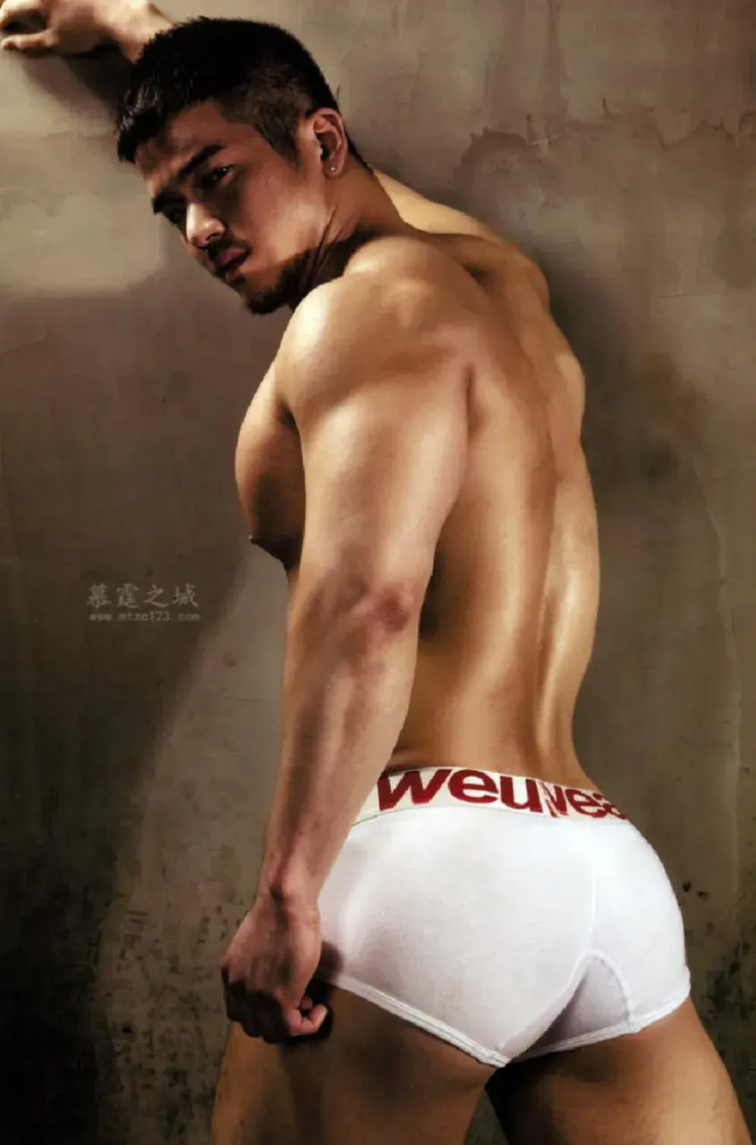 XIE ZIQIU : LANGUAGE OF MEN'S BODY