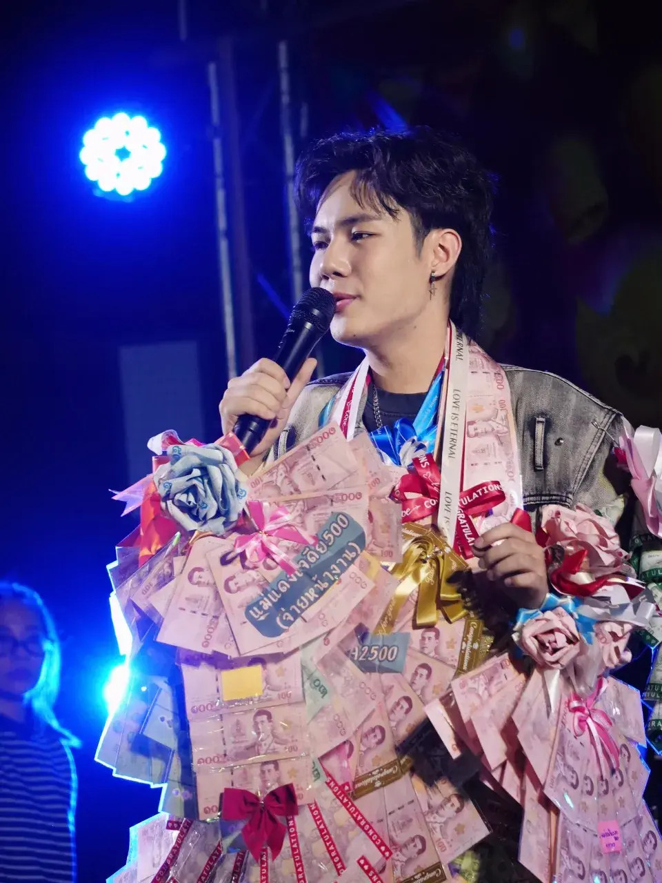 ลีโอ อธิป #ลีโอไมค์หมดหนี้
