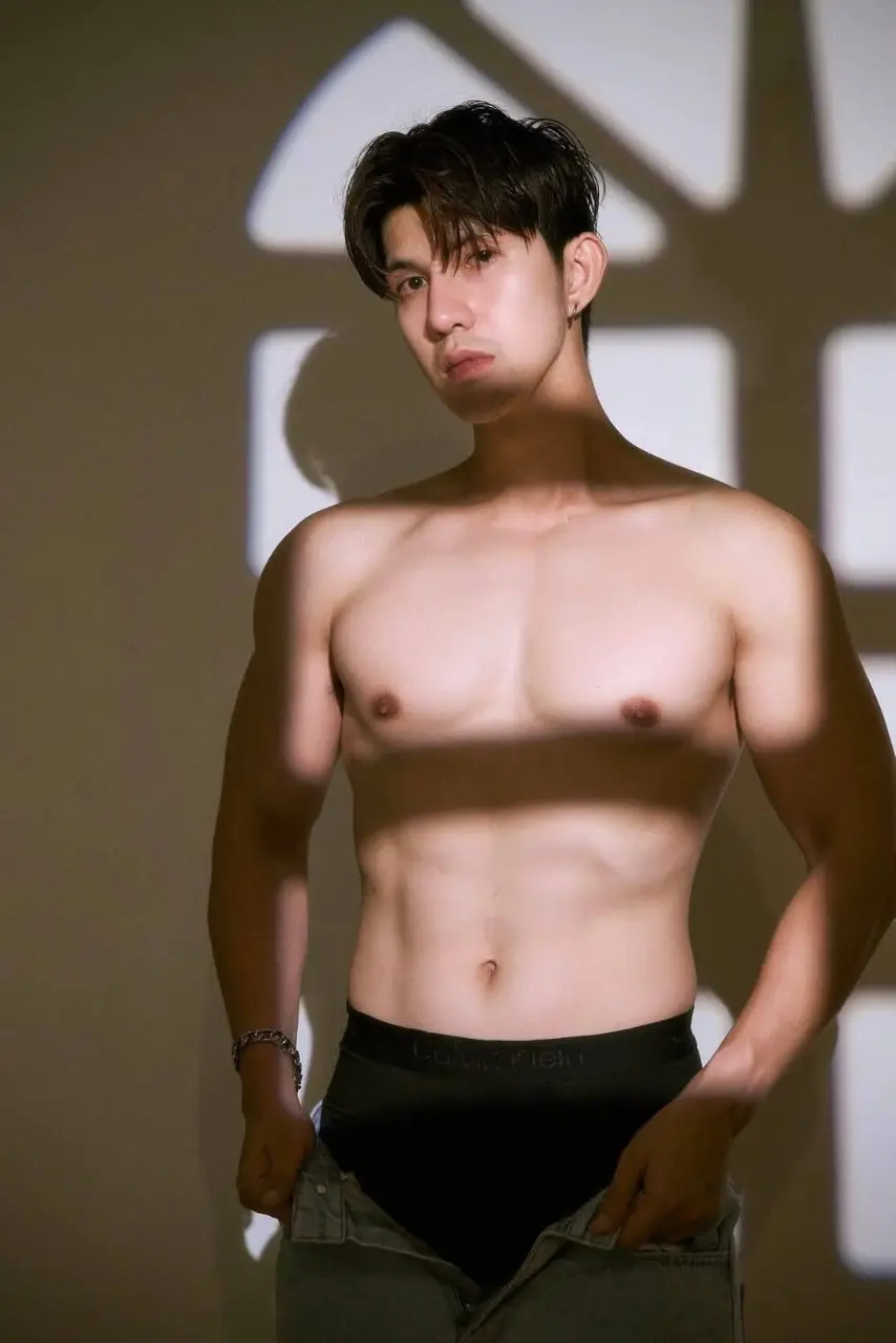 ถอดโชว์เรือนร่าง 2965