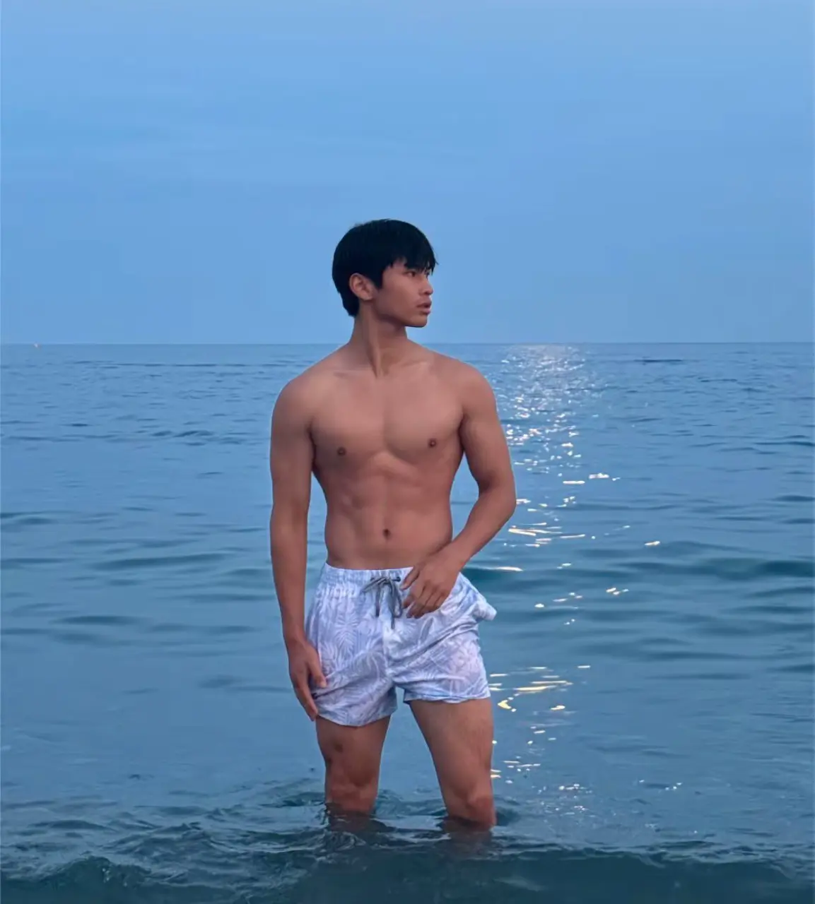 รูปหล่อเร้าอารมณ์ . 17