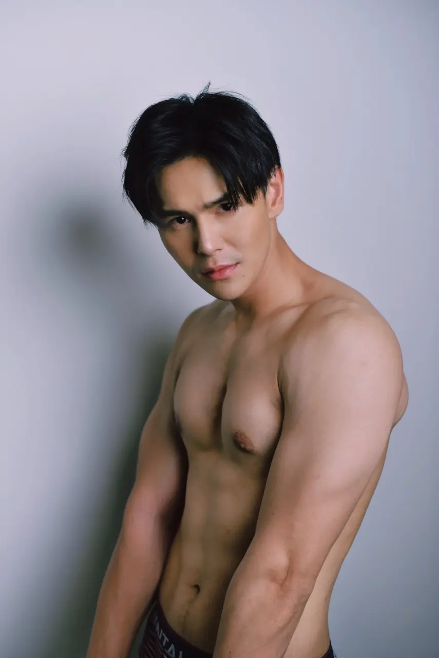 รูปหล่อเร้าอารมณ์ . 17