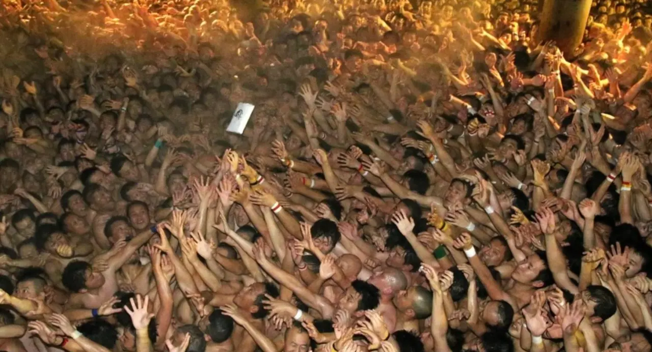 10,000 people attend the Saidaiji Naked Festival