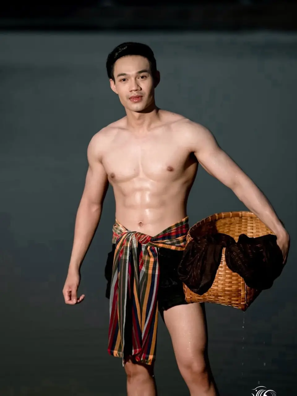 รูปหล่อเร้าอารมณ์ . 18