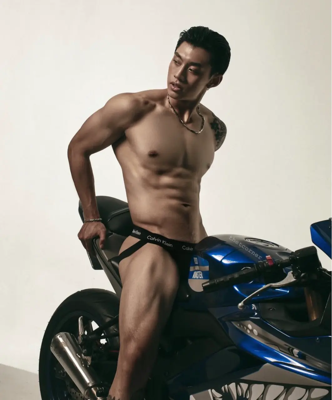ถอดโชว์เรือนร่าง 2970