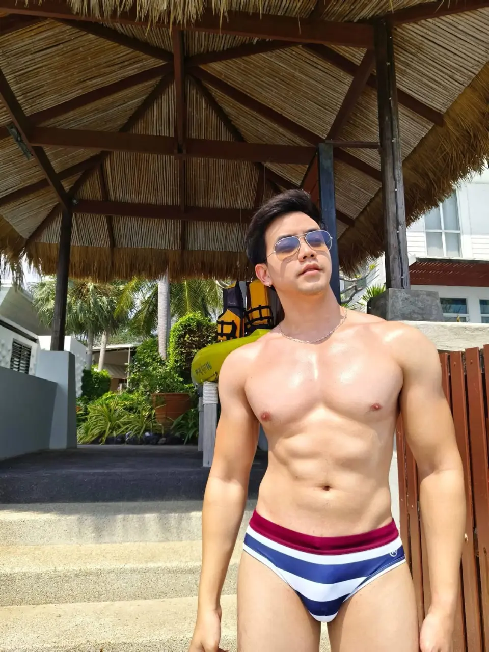 ถอดโชว์เรือนร่าง 2970