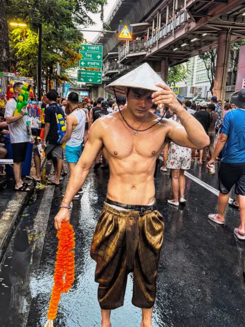 สงกรานต์คนหล่อ
