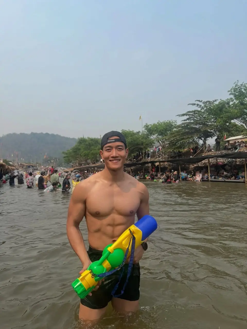 น้ำหนุ่มๆ