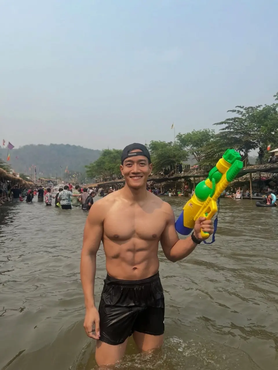 น้ำหนุ่มๆ