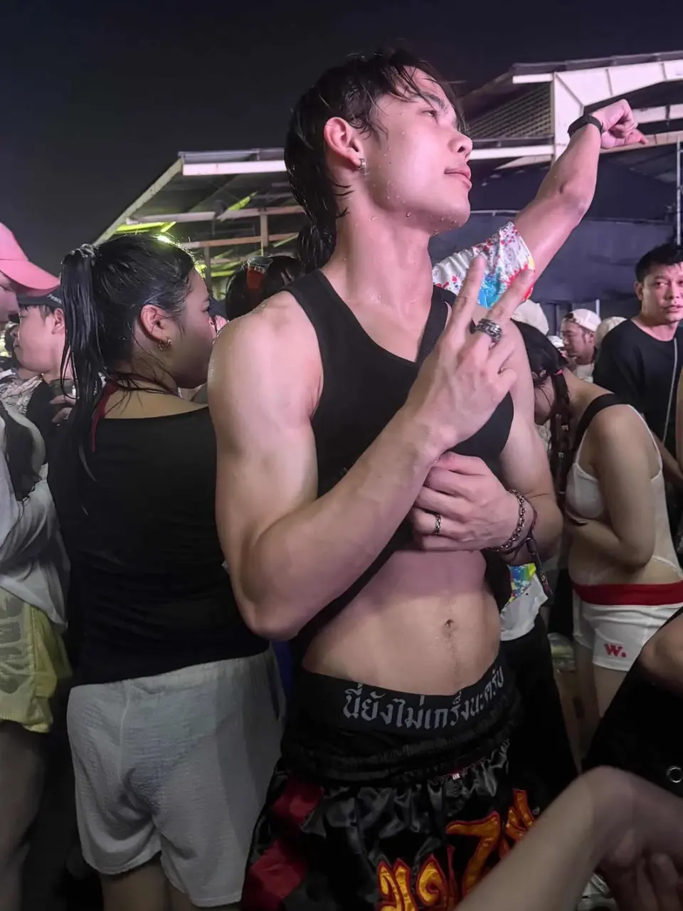 น้ำหนุ่มๆ