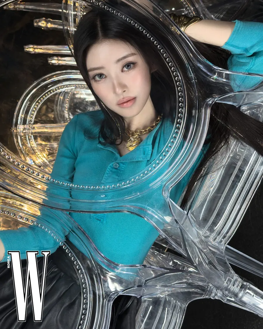 (MEOVV) Anna @ W Korea May 2026