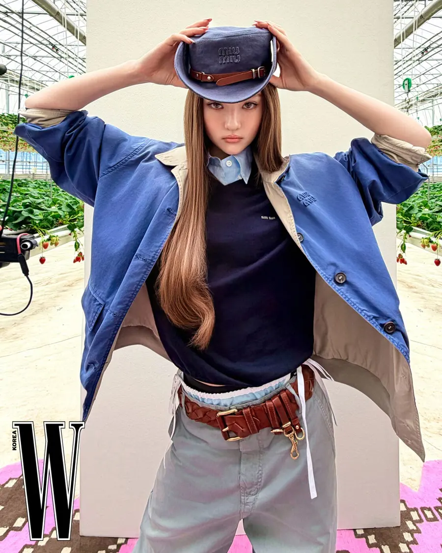(MEOVV) Ella @ W Korea May 2026