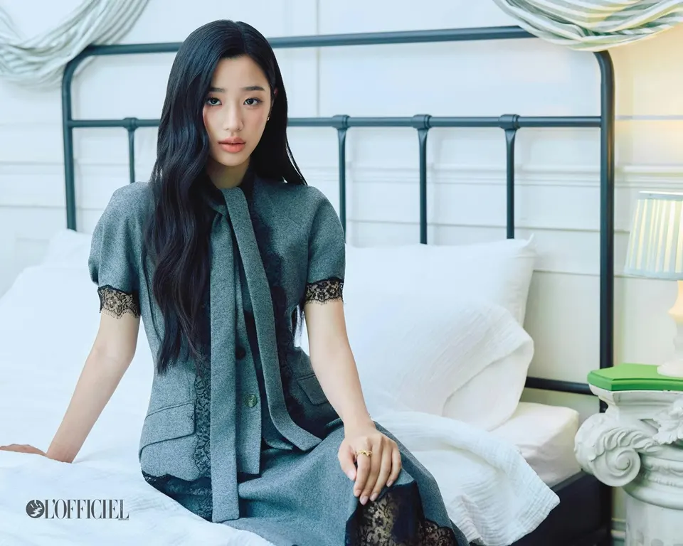 ตู ต้นตะวัน @ L'OFFICIEL Singapore April 2026