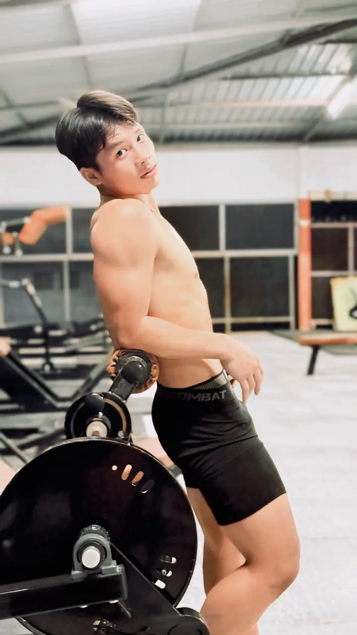 ถอดโชว์เรือนร่าง 2976