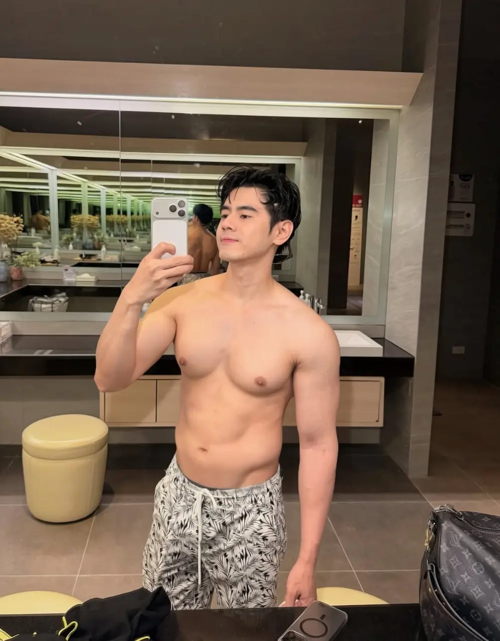 อวดร่างทอง