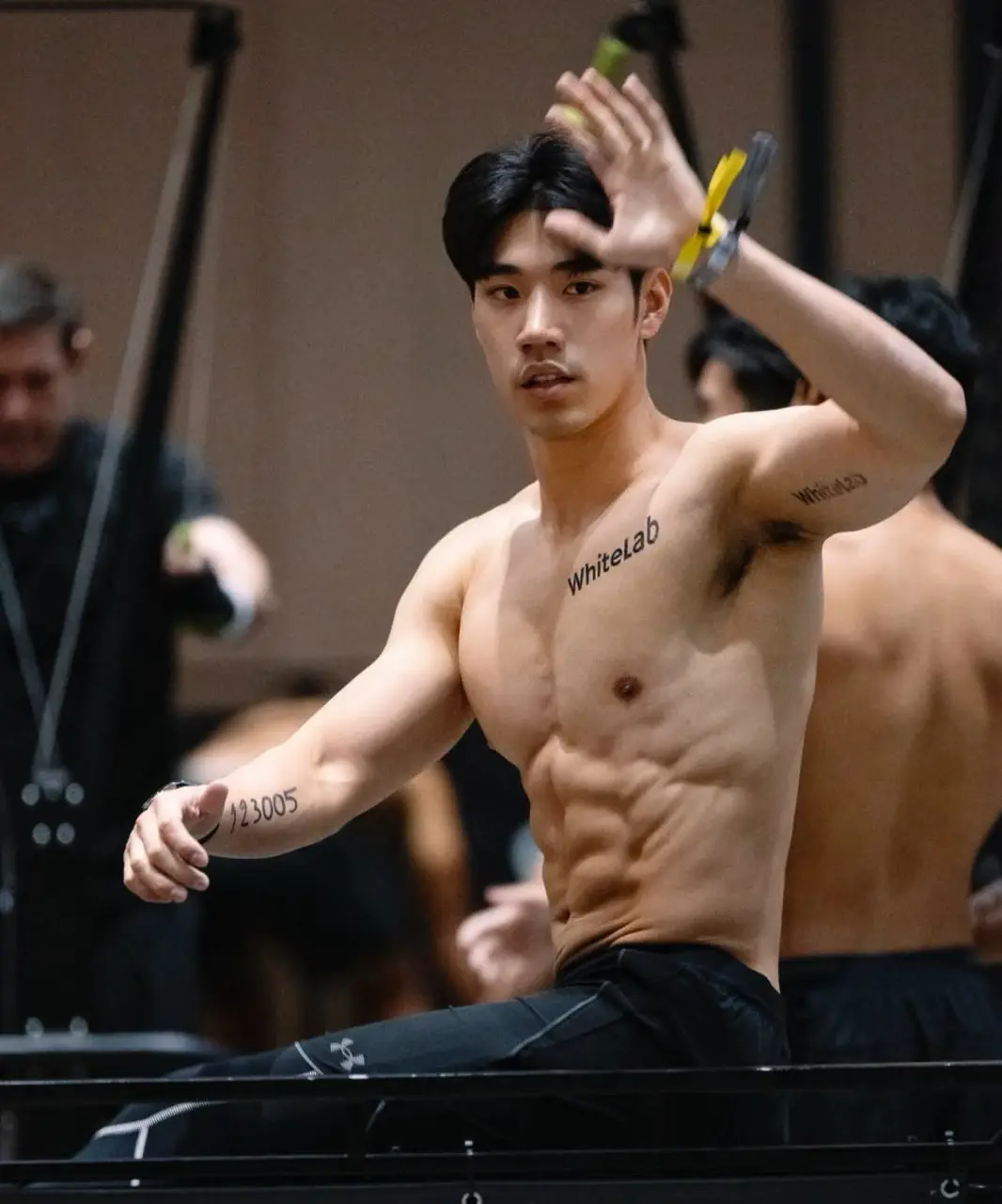 ถอดโชว์เรือนร่าง 2982