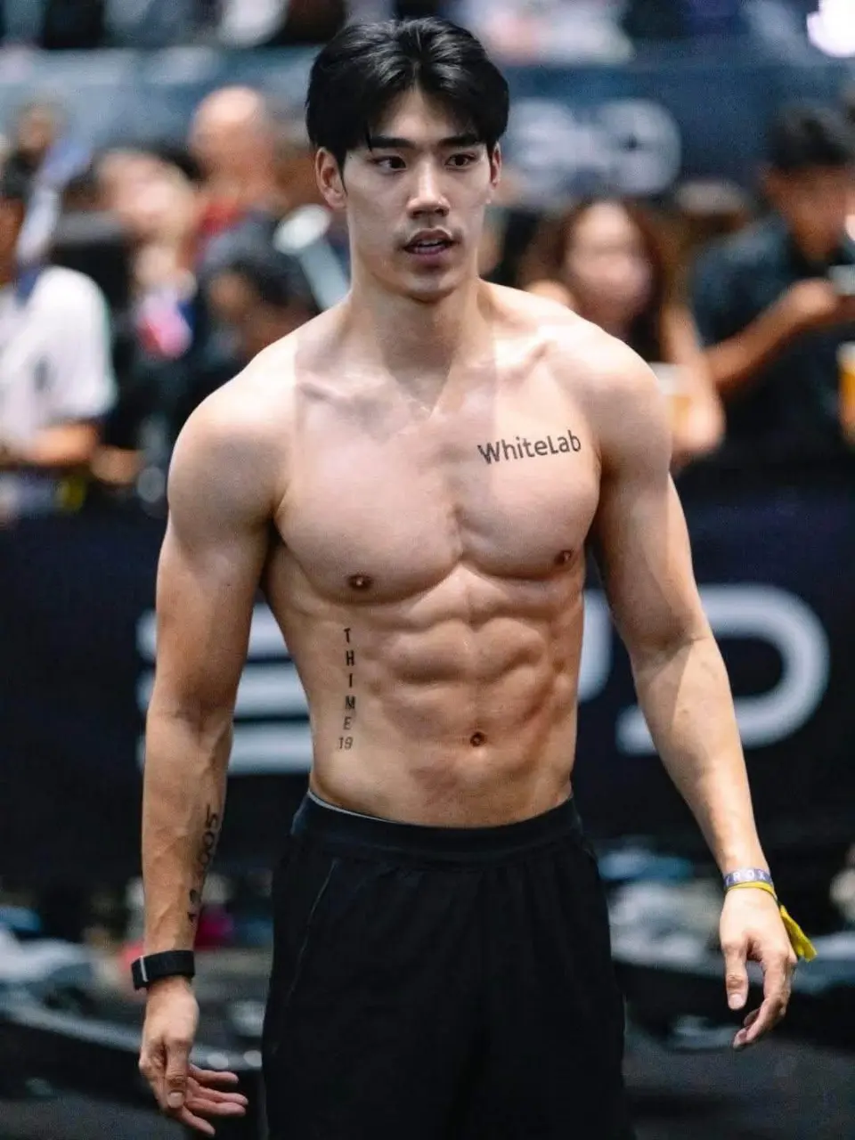 ถอดโชว์เรือนร่าง 2982