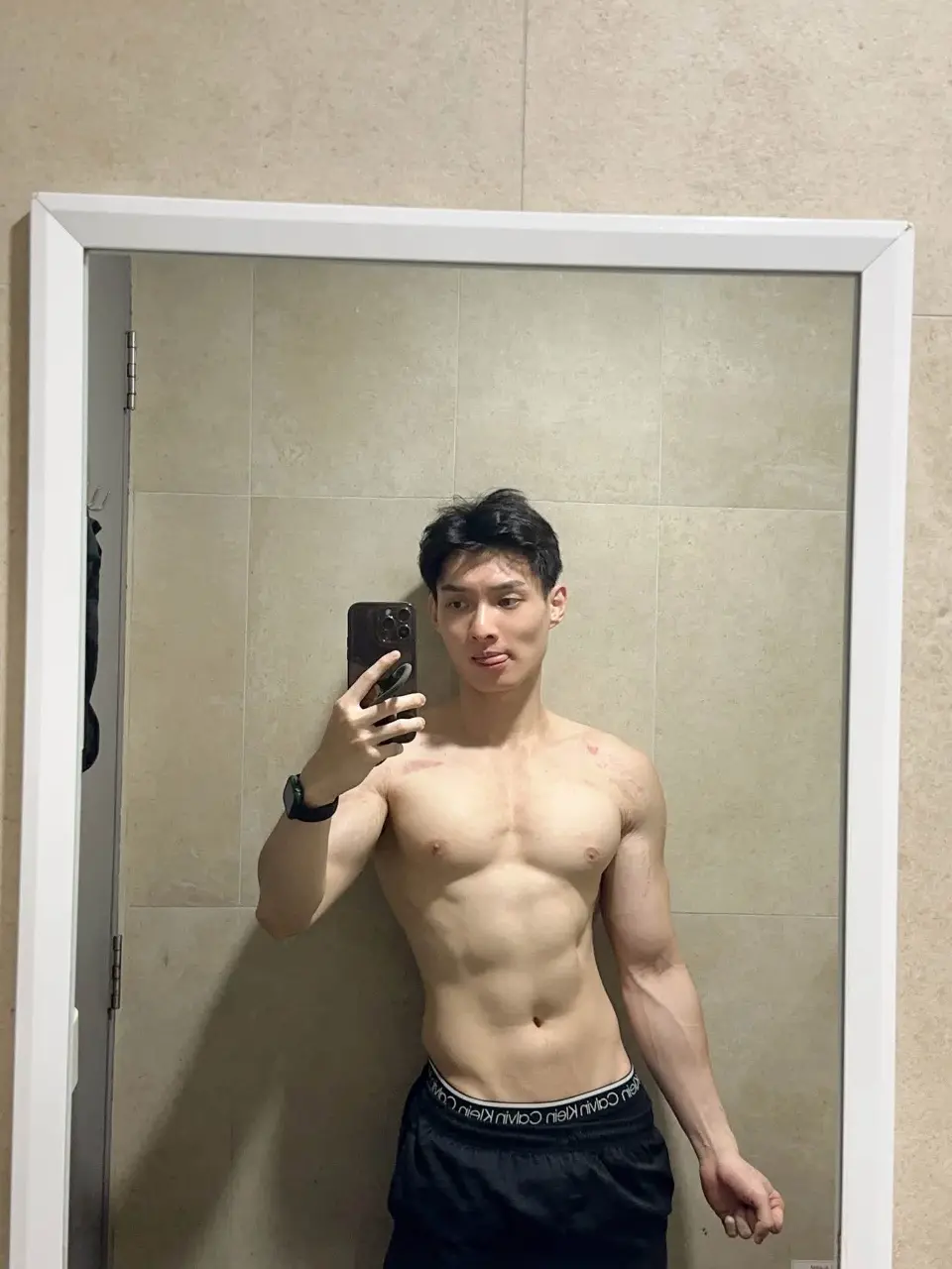 ถอดโชว์เรือนร่าง 2982