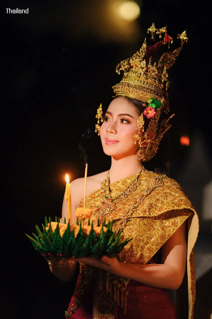 Lady in Thai  Dress Celebrates Loy Krathong 🇹🇭