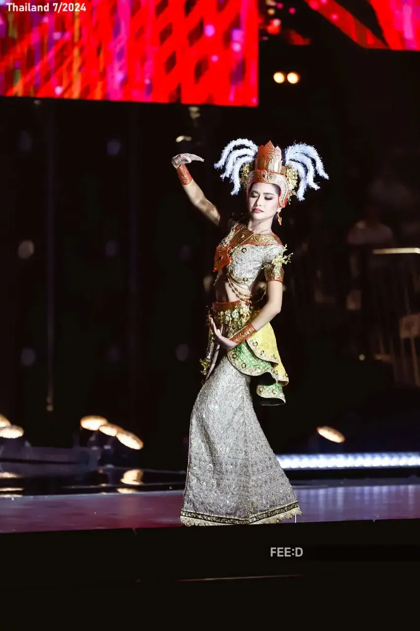 "Rabam Lopburi Sri Varapura" Thai Creative Costume 🇹🇭