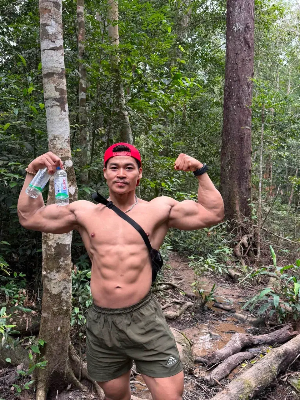 หนุ่มเขมร กับรูปร่างของเขา