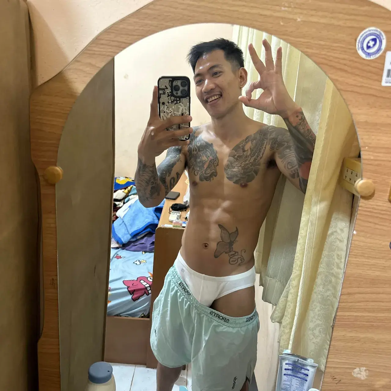 อัลบั้มหนุ่มหล่อ พาทัวร์
