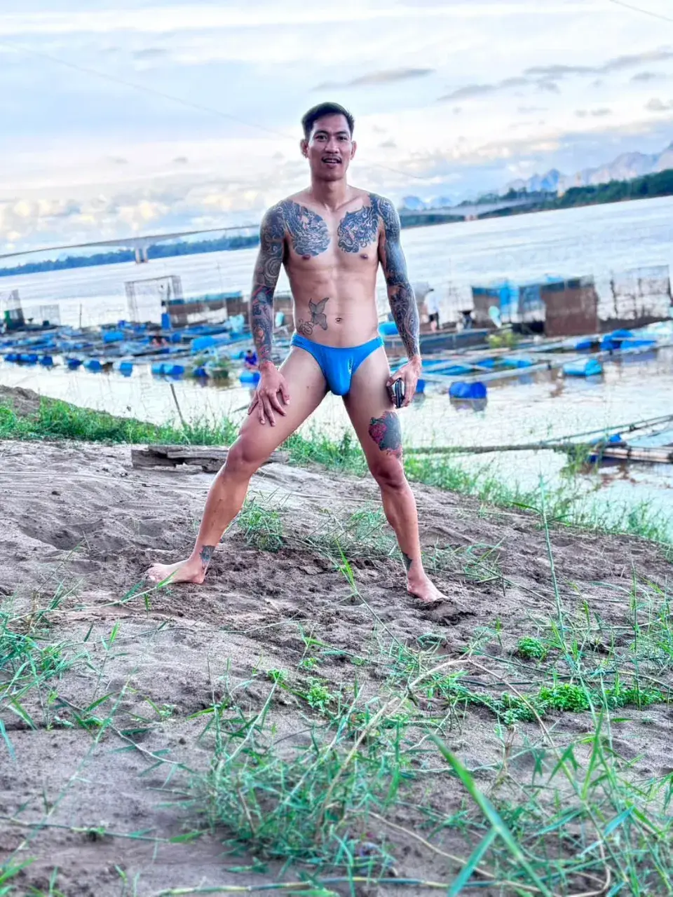 อัลบั้มหนุ่มหล่อ พาทัวร์