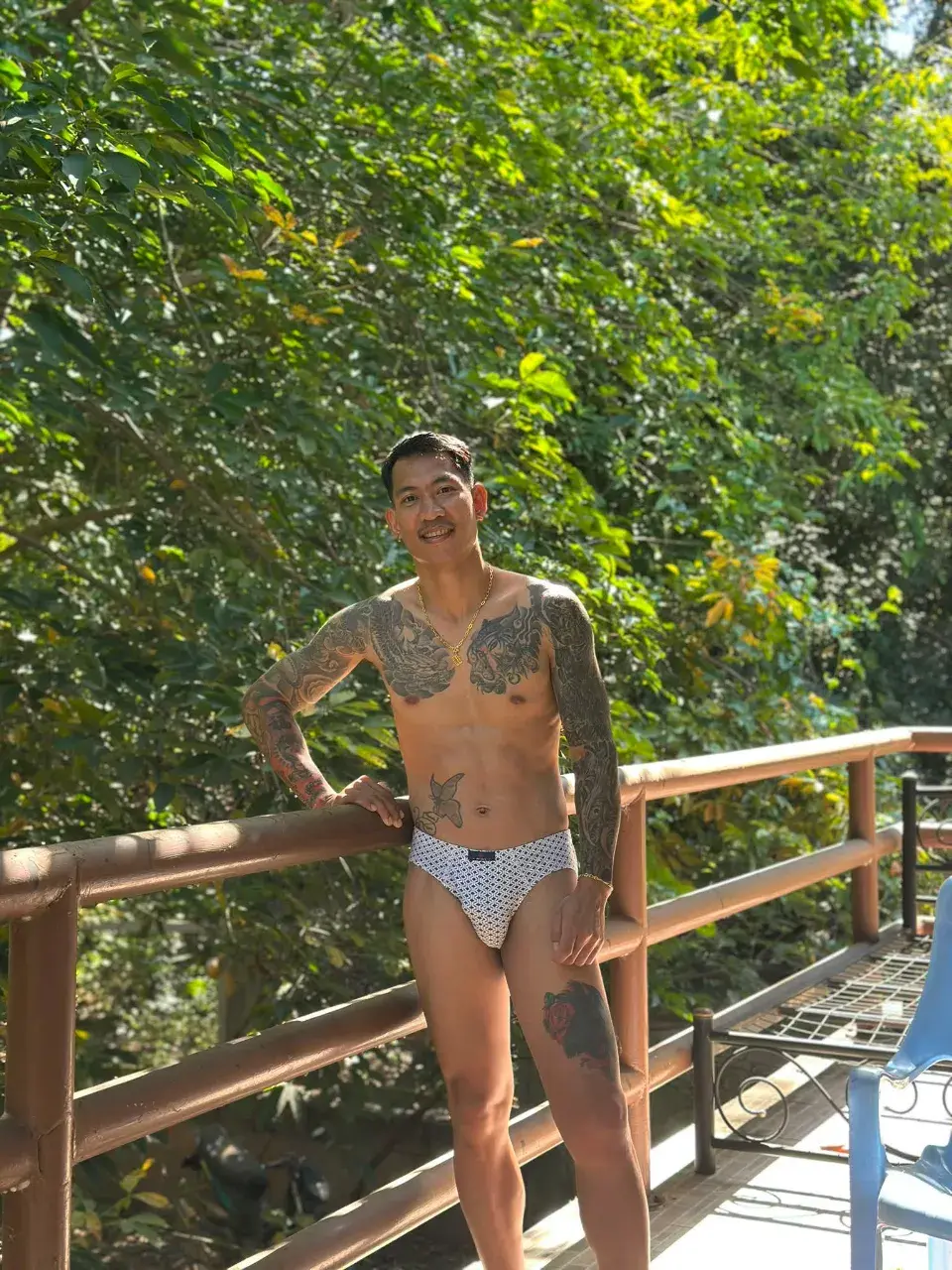 อัลบั้มหนุ่มหล่อ พาทัวร์