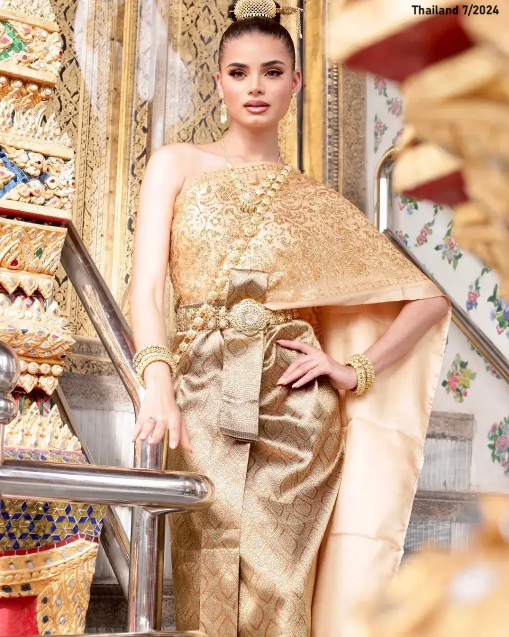 Maria Felix in Thai Traditional Dress 🇩🇴🇹🇭