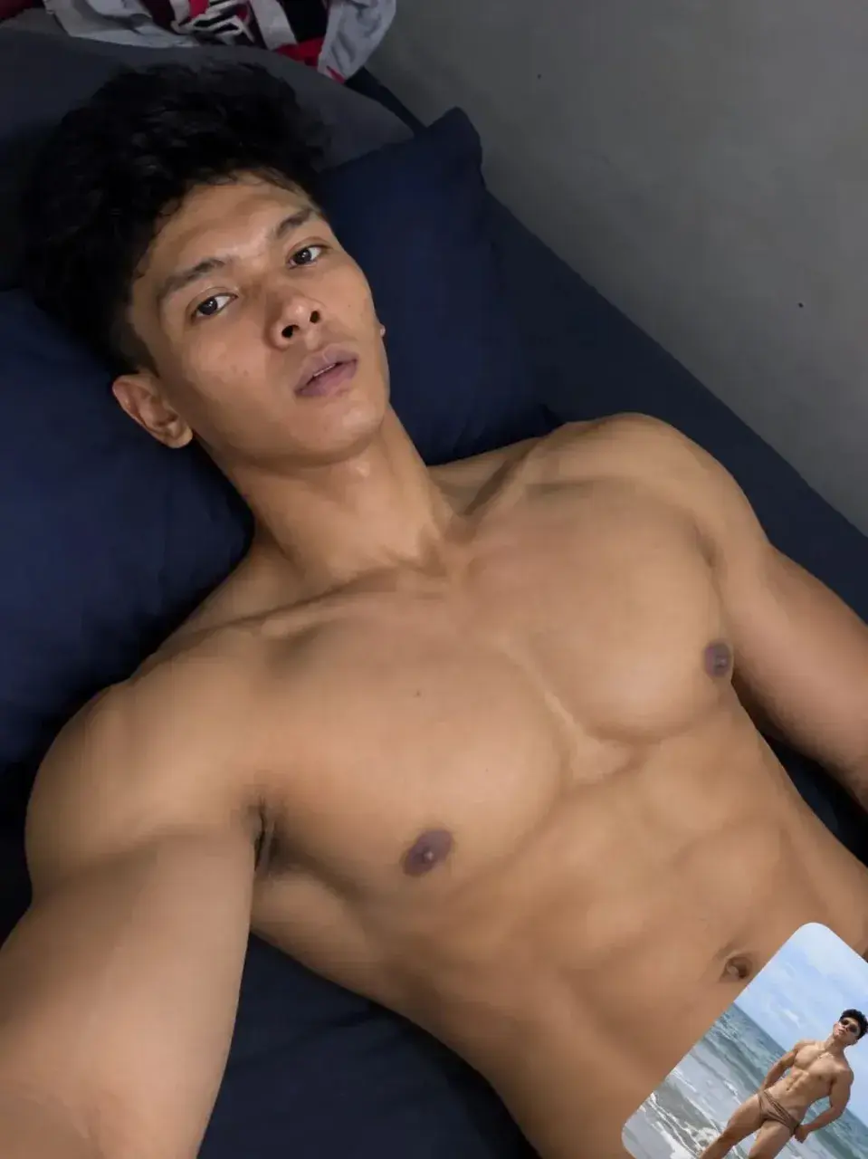 หนุ่มต่างเเดนกับรูปร่างของเขา