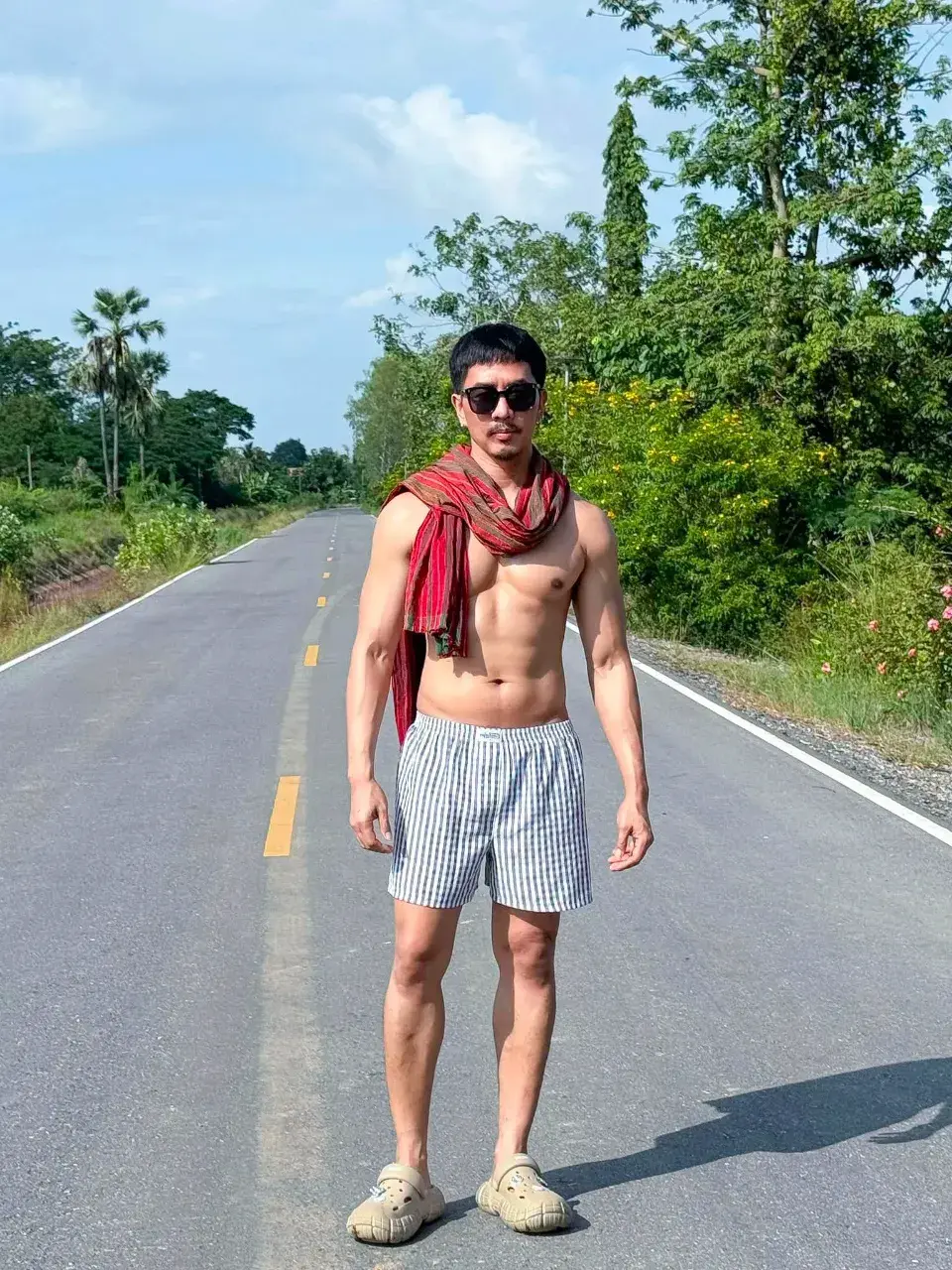 หนุ่มไทยกับรูปร่างของเขา