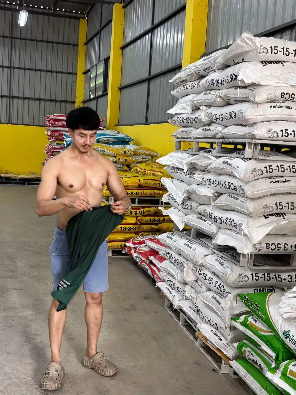 หนุ่มไทยกับรูปร่างของเขา