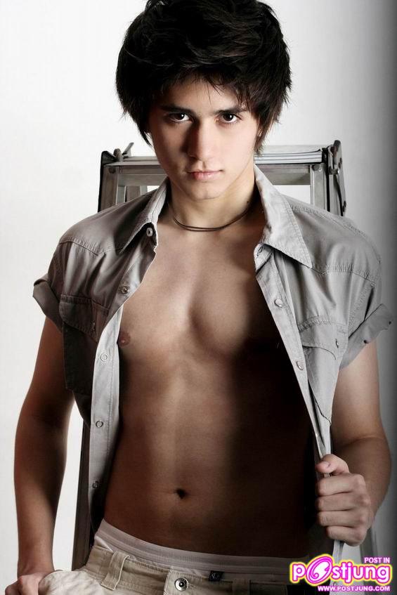 นาย jason หล่อสไตล์ลูกครึ่ง