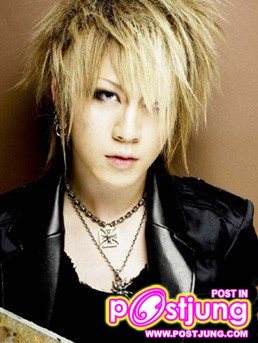 บอยแบนด์หนุ่มหล่อ