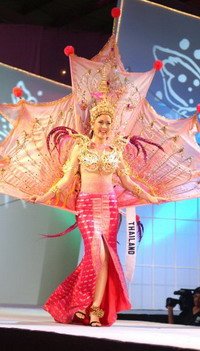 มาดูชุดประจำชาติกัน